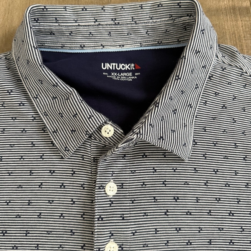 UNTUCKit Short Sleeve Polo Shirt Golf Williams Men XXL Navy Blue Stripe‎ Pattern